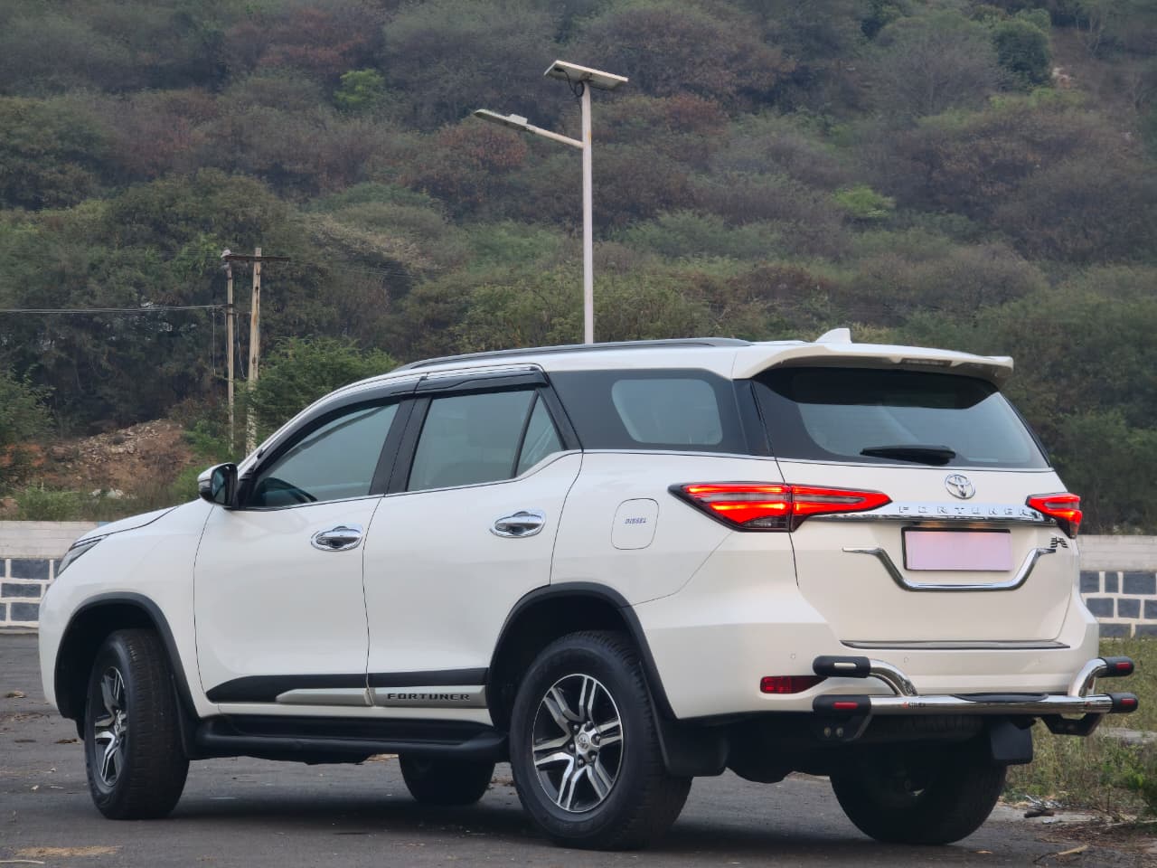 Vehicle photo 4