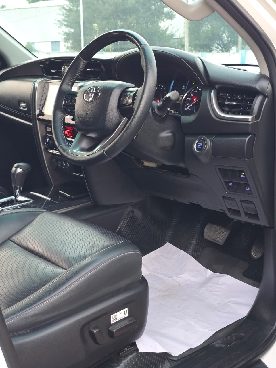 Vehicle photo 10