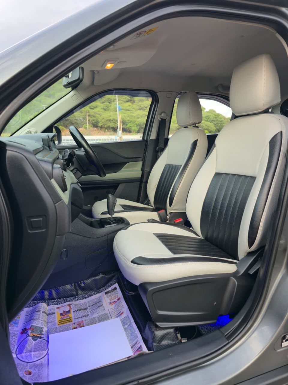 Vehicle photo 2