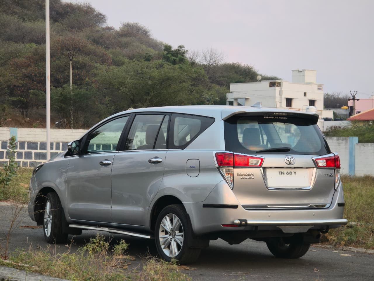 Vehicle photo 4