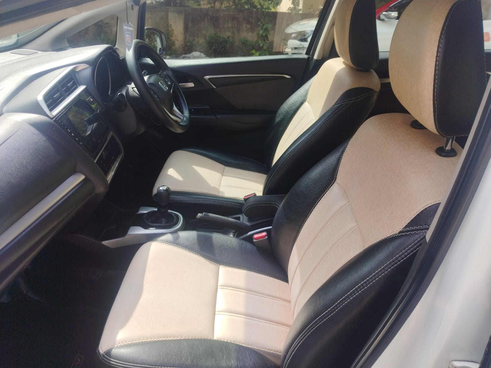 Vehicle photo 8